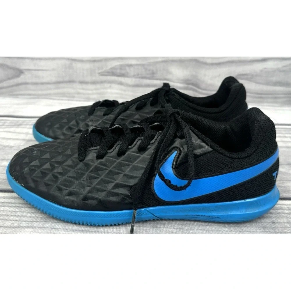 NIKE TIEMPO LEGEND 8 FIRM GROUND INDOOR SOCCER SHOES Youth Size 4 BLACK / BLUE‎